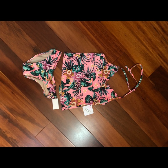 Vanilla/Beach swim suit - Picture 6 of 8